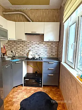 Satılır 2 otaqlı köhnə tikili 52 m²