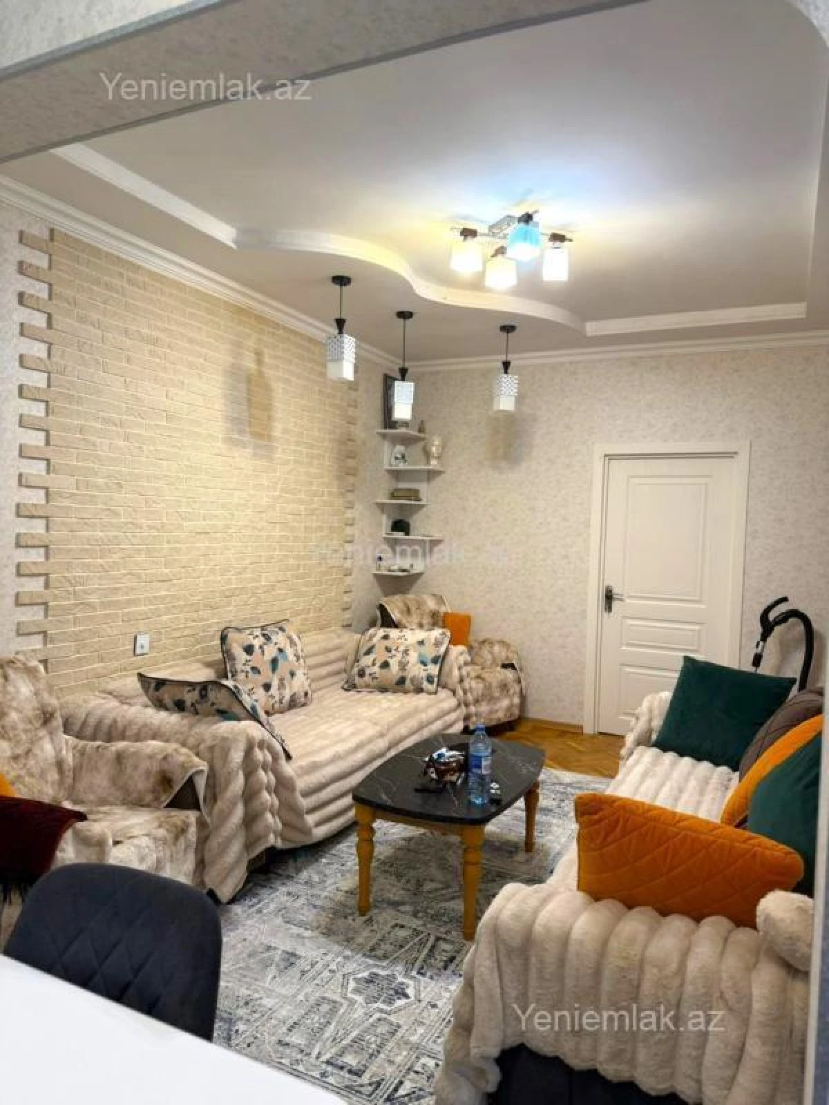 Satılır 2 otaqlı köhnə tikili 52 m²