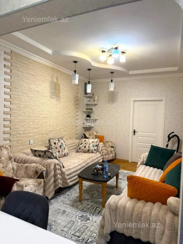 Satılır 2 otaqlı köhnə tikili 52 m²