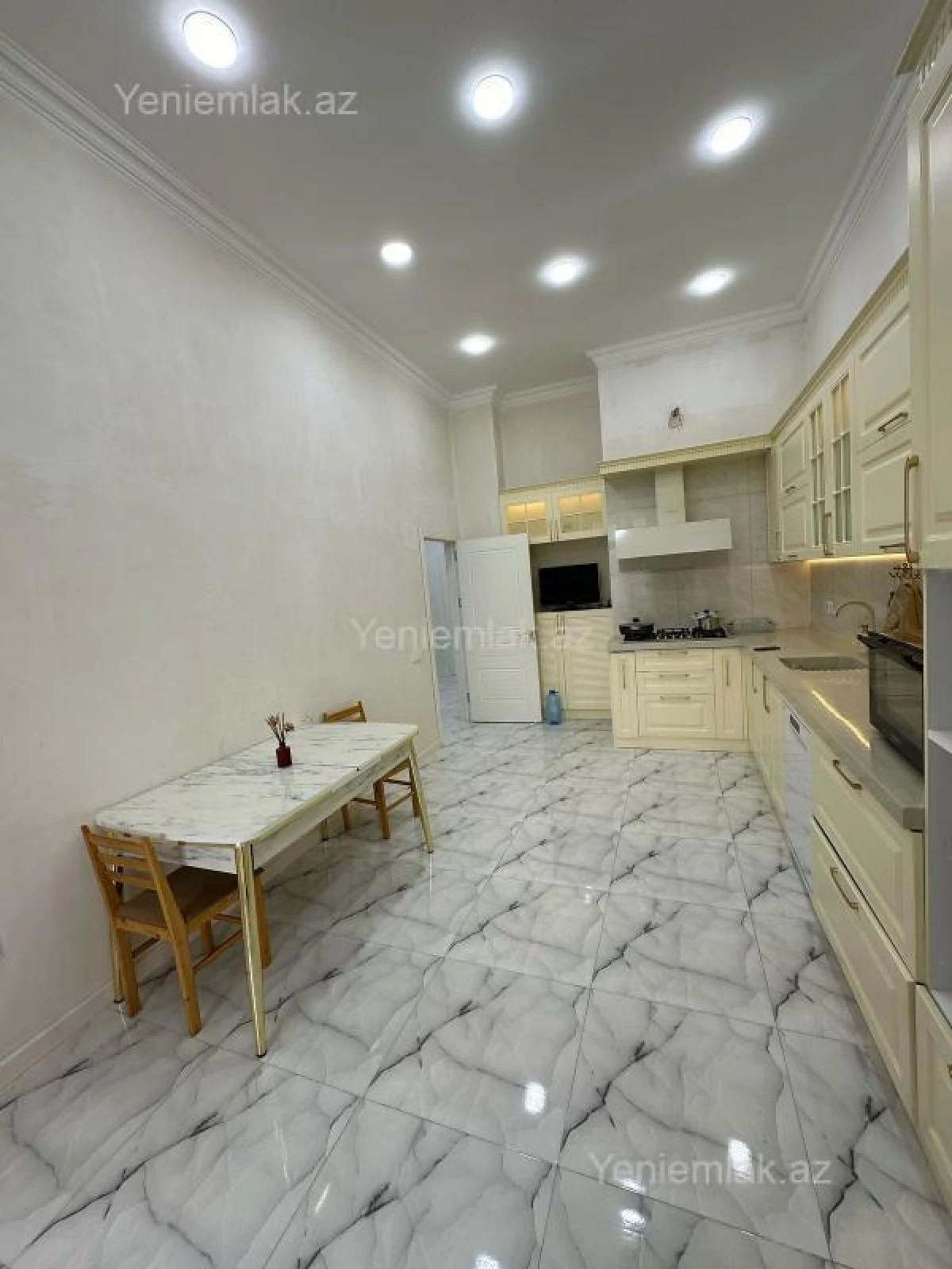 Satılır 3 otaqlı yeni tikili 140 m²