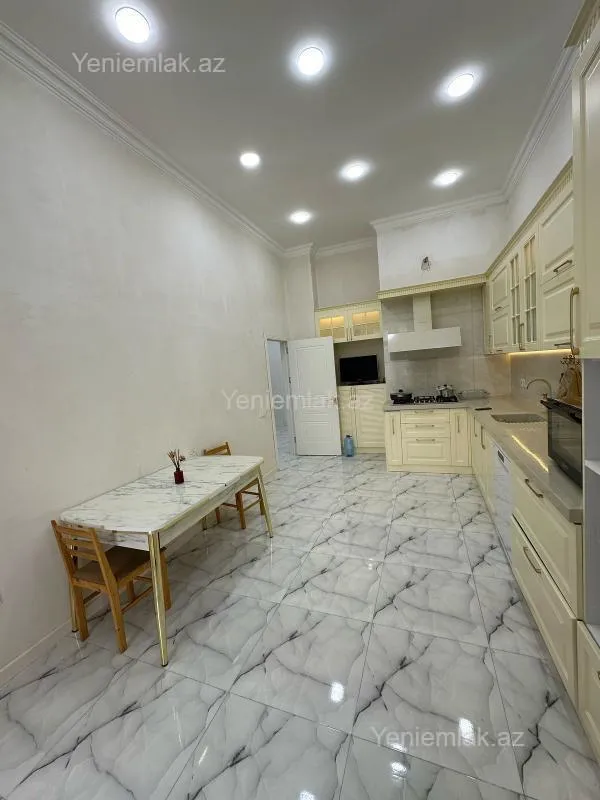 Satılır 3 otaqlı yeni tikili 140 m²