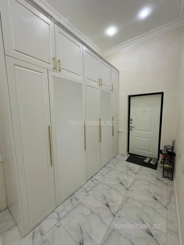 Satılır 3 otaqlı yeni tikili 140 m²