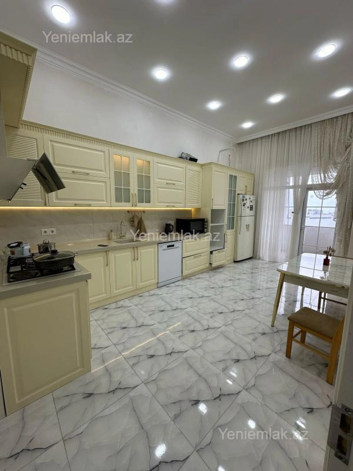Satılır 3 otaqlı yeni tikili 140 m²