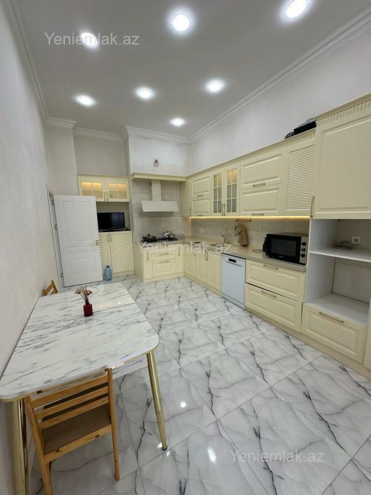 Satılır 3 otaqlı yeni tikili 140 m²
