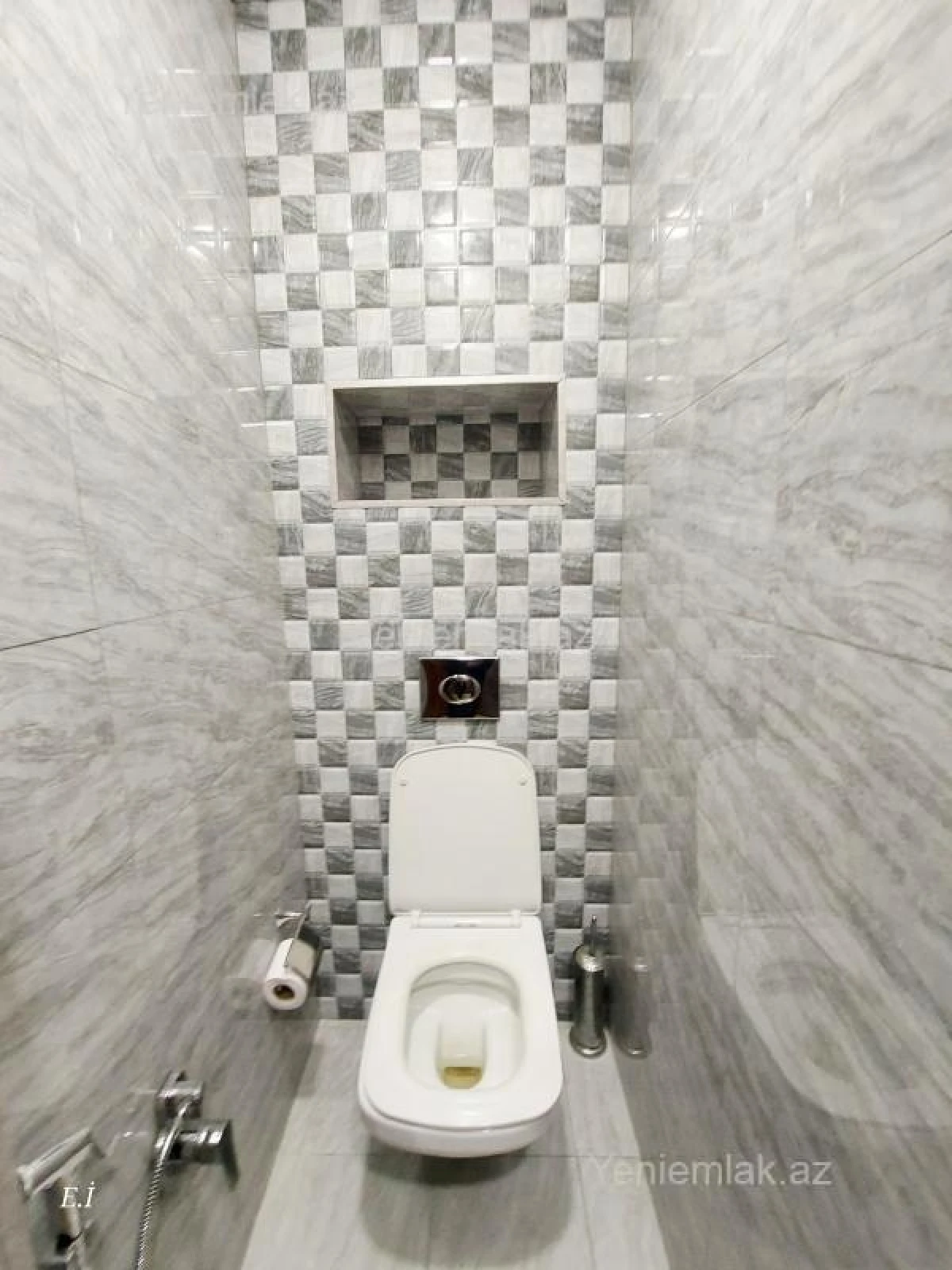 Satılır 3 otaqlı köhnə tikili 70 m²