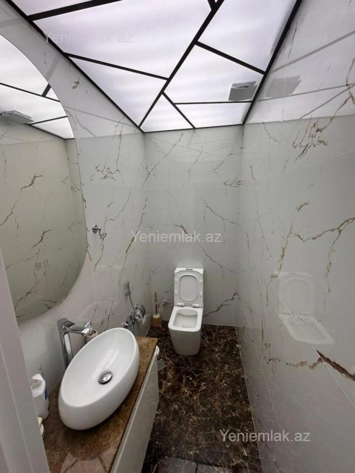 Satılır 3 otaqlı yeni tikili 135 m²