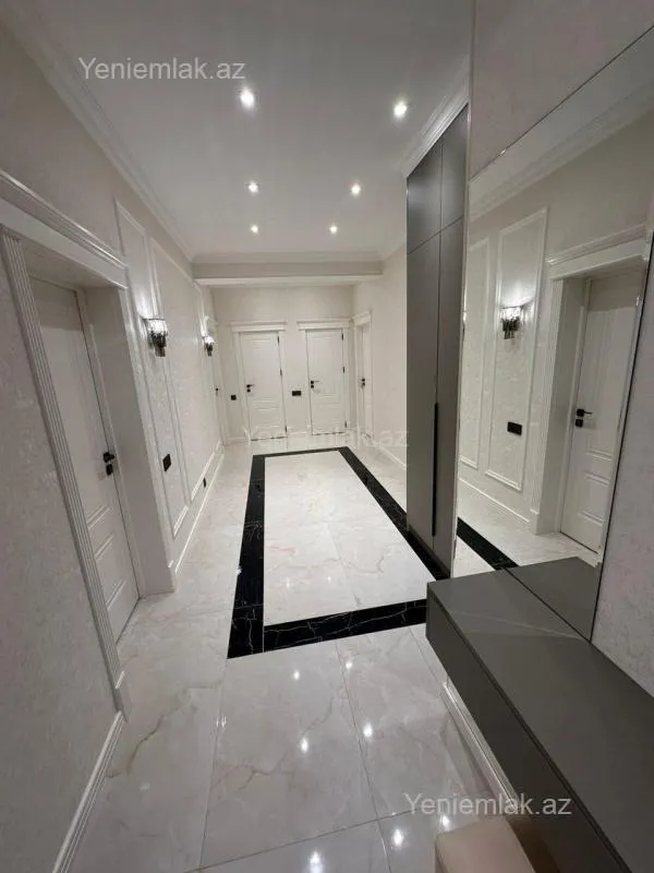 Satılır 3 otaqlı yeni tikili 135 m²