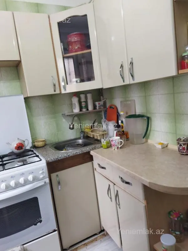 Satılır 4 otaqlı köhnə tikili 100 m²