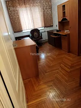Satılır 4 otaqlı köhnə tikili 100 m²