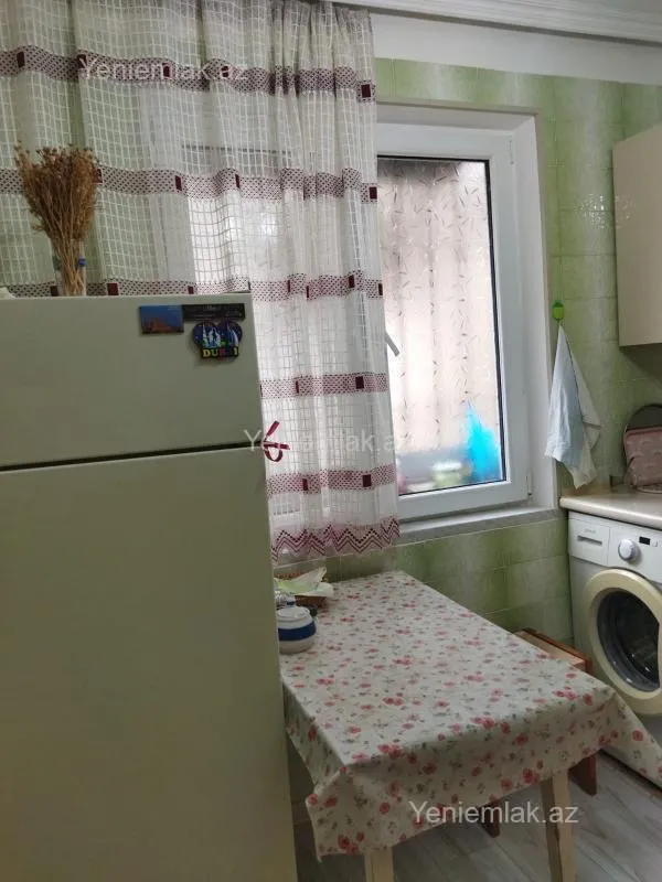 Satılır 4 otaqlı köhnə tikili 100 m²