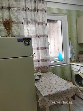 Satılır 4 otaqlı köhnə tikili 100 m²