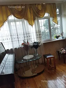 Satılır 4 otaqlı köhnə tikili 100 m²