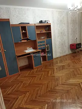 Satılır 4 otaqlı köhnə tikili 100 m²