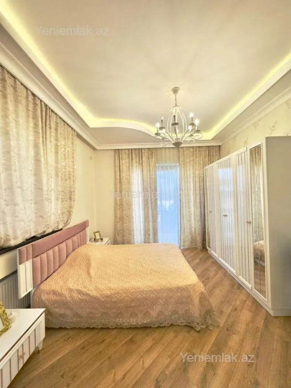 Satılır 5 otaqlı həyət evi 365 m²