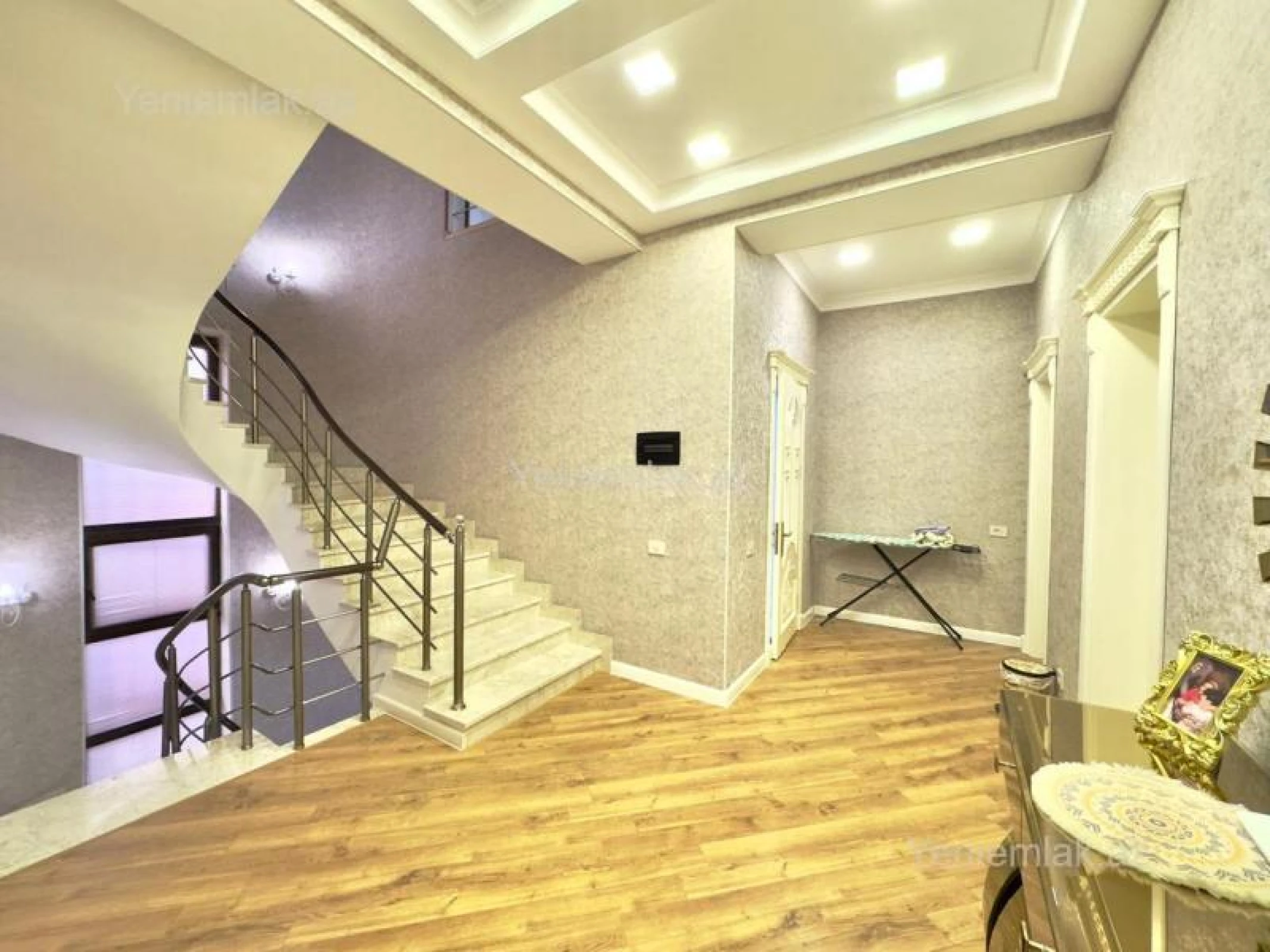Satılır 5 otaqlı həyət evi 365 m²