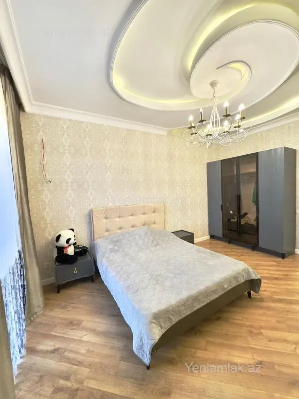 Satılır 5 otaqlı həyət evi 365 m²