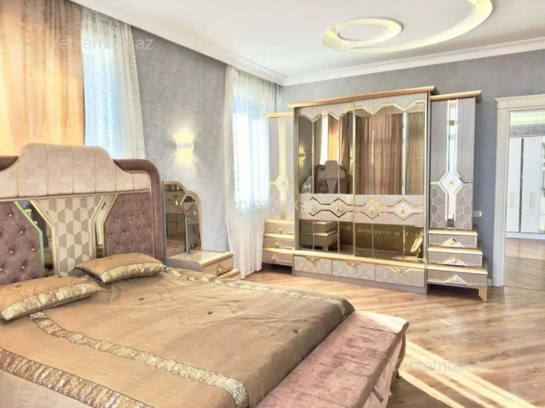 Satılır 5 otaqlı həyət evi 365 m²