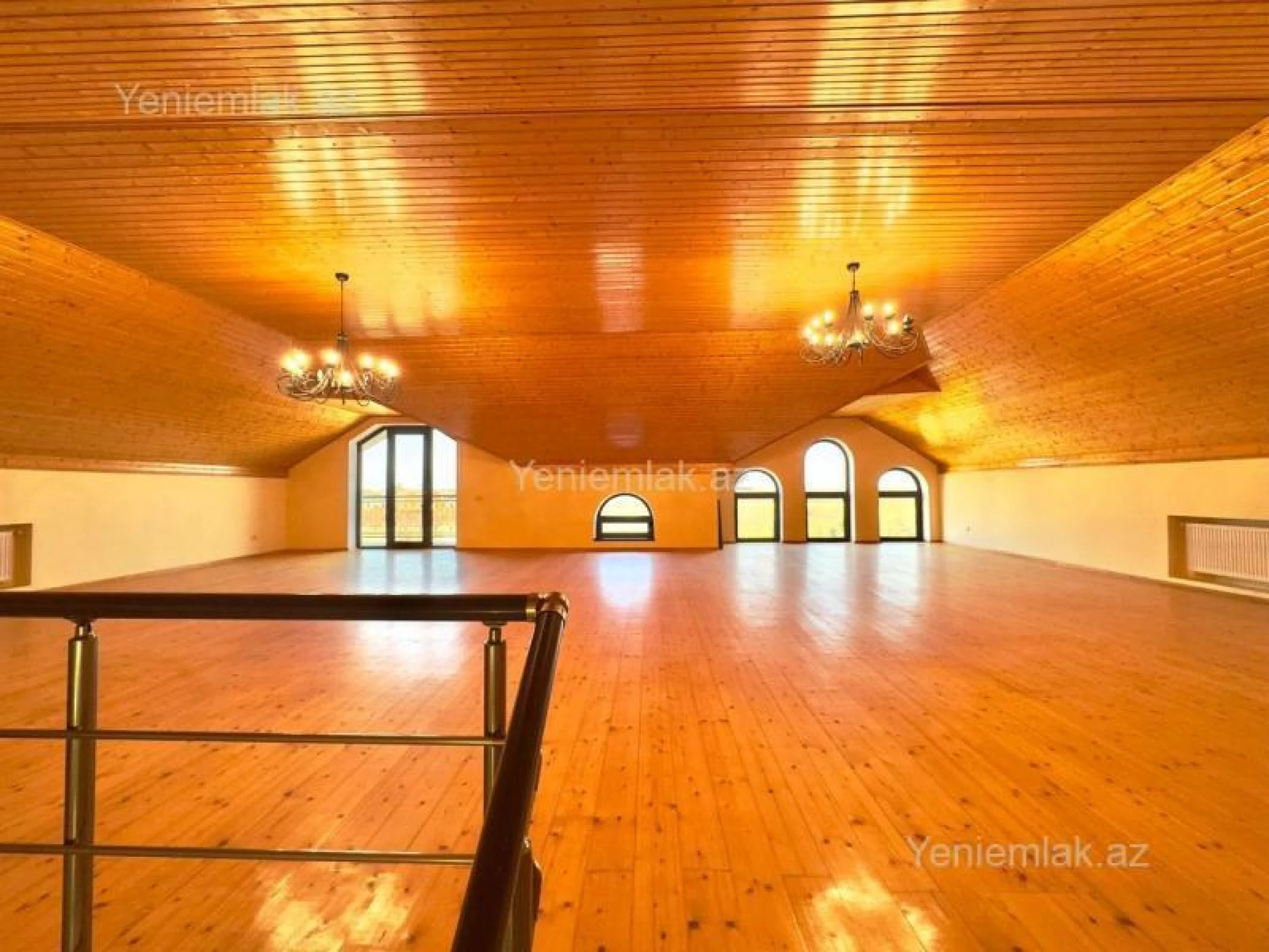 Satılır 5 otaqlı həyət evi 365 m²