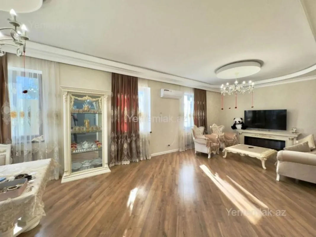 Satılır 5 otaqlı həyət evi 365 m²