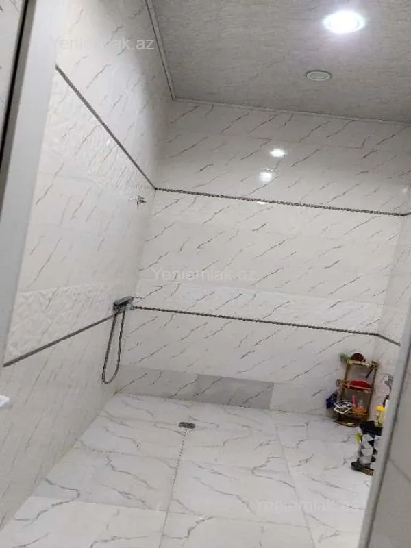 Satılır 8 otaqlı həyət evi 225 m²