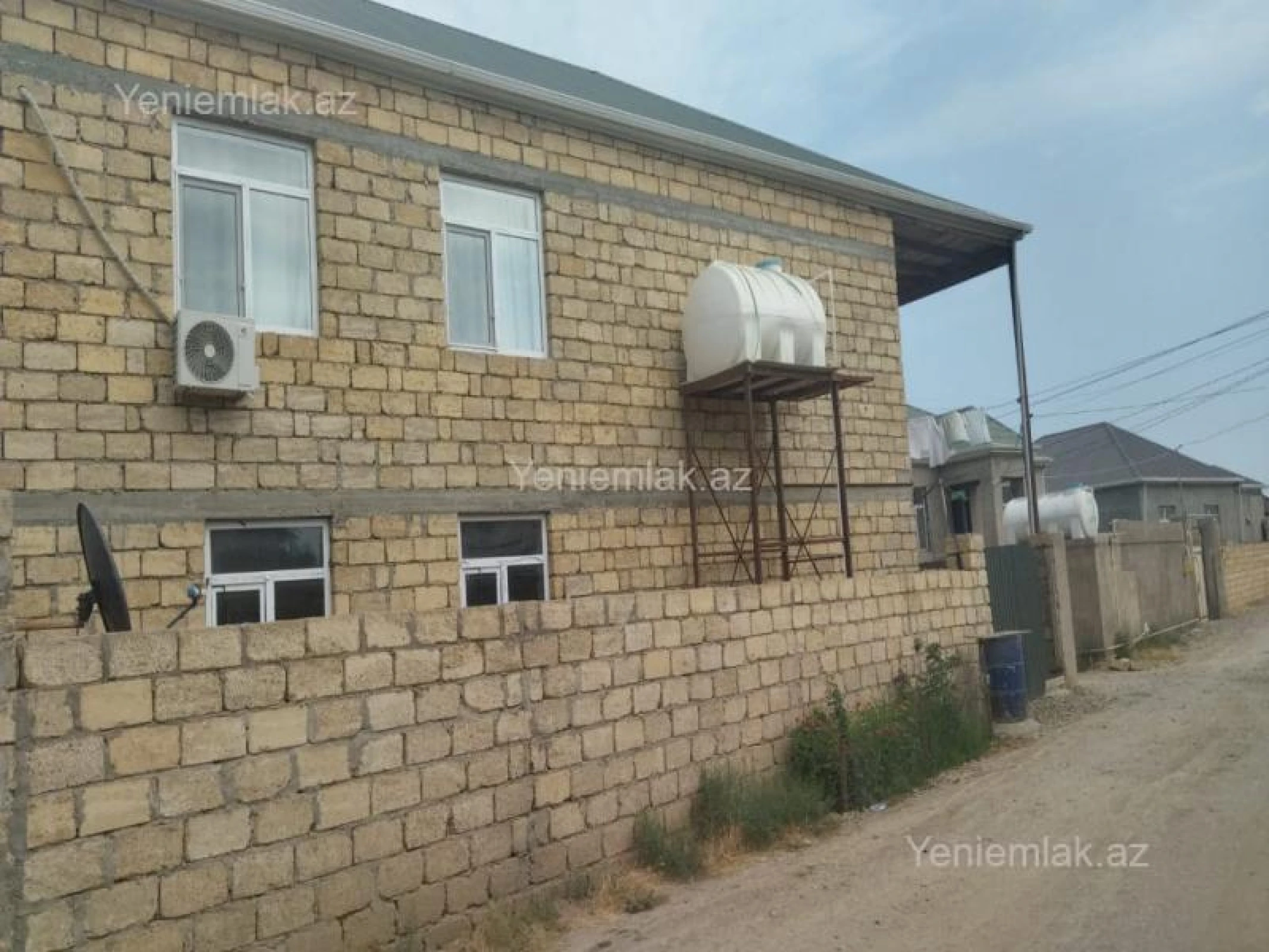 Satılır 8 otaqlı həyət evi 225 m²