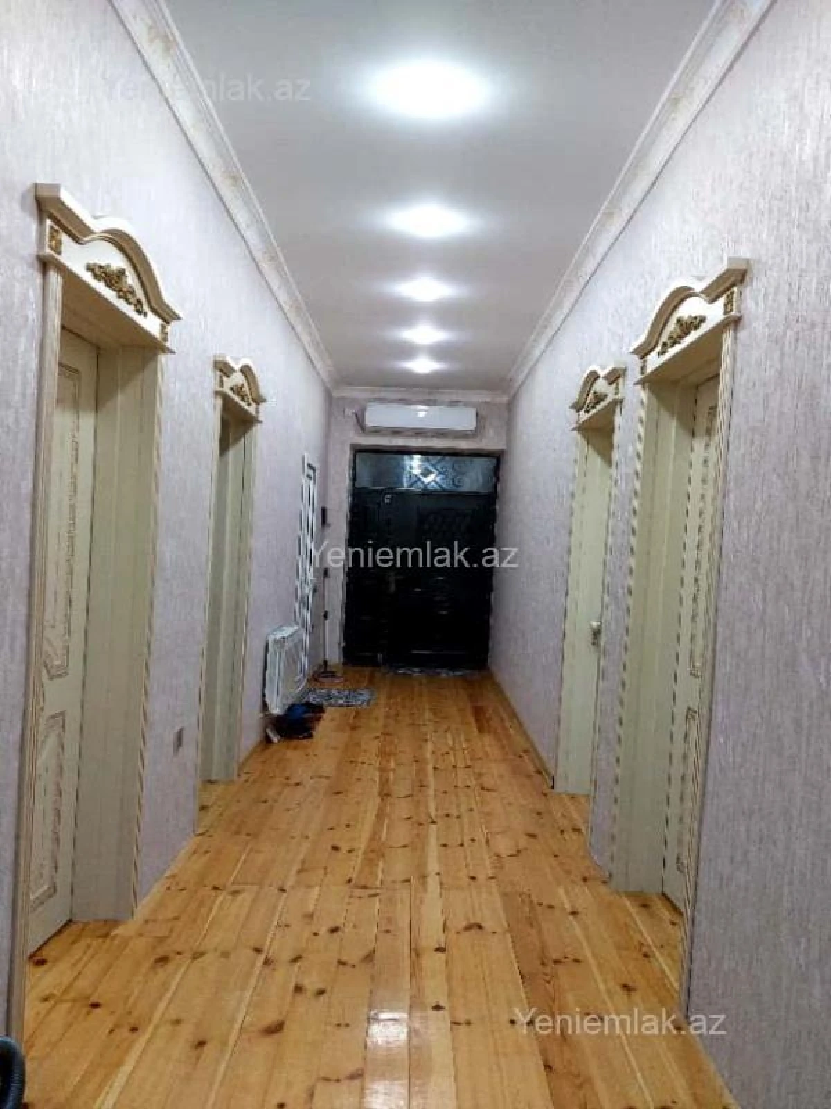 Satılır 8 otaqlı həyət evi 225 m²