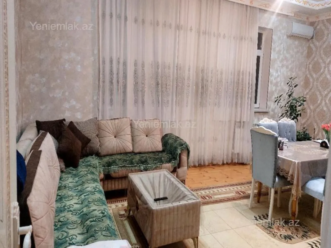 Satılır 8 otaqlı həyət evi 225 m²