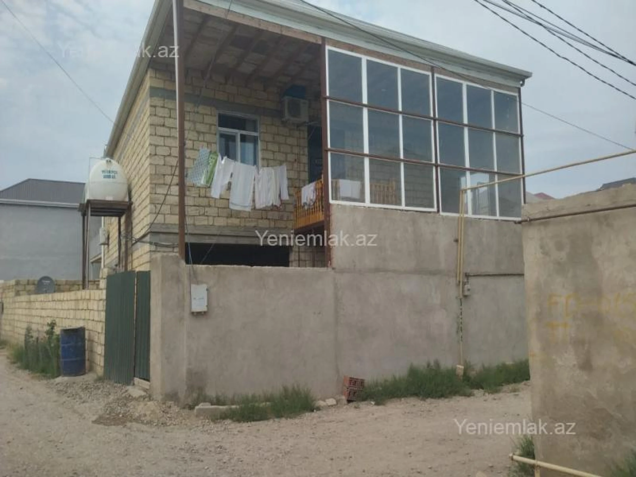 Satılır 8 otaqlı həyət evi 225 m²