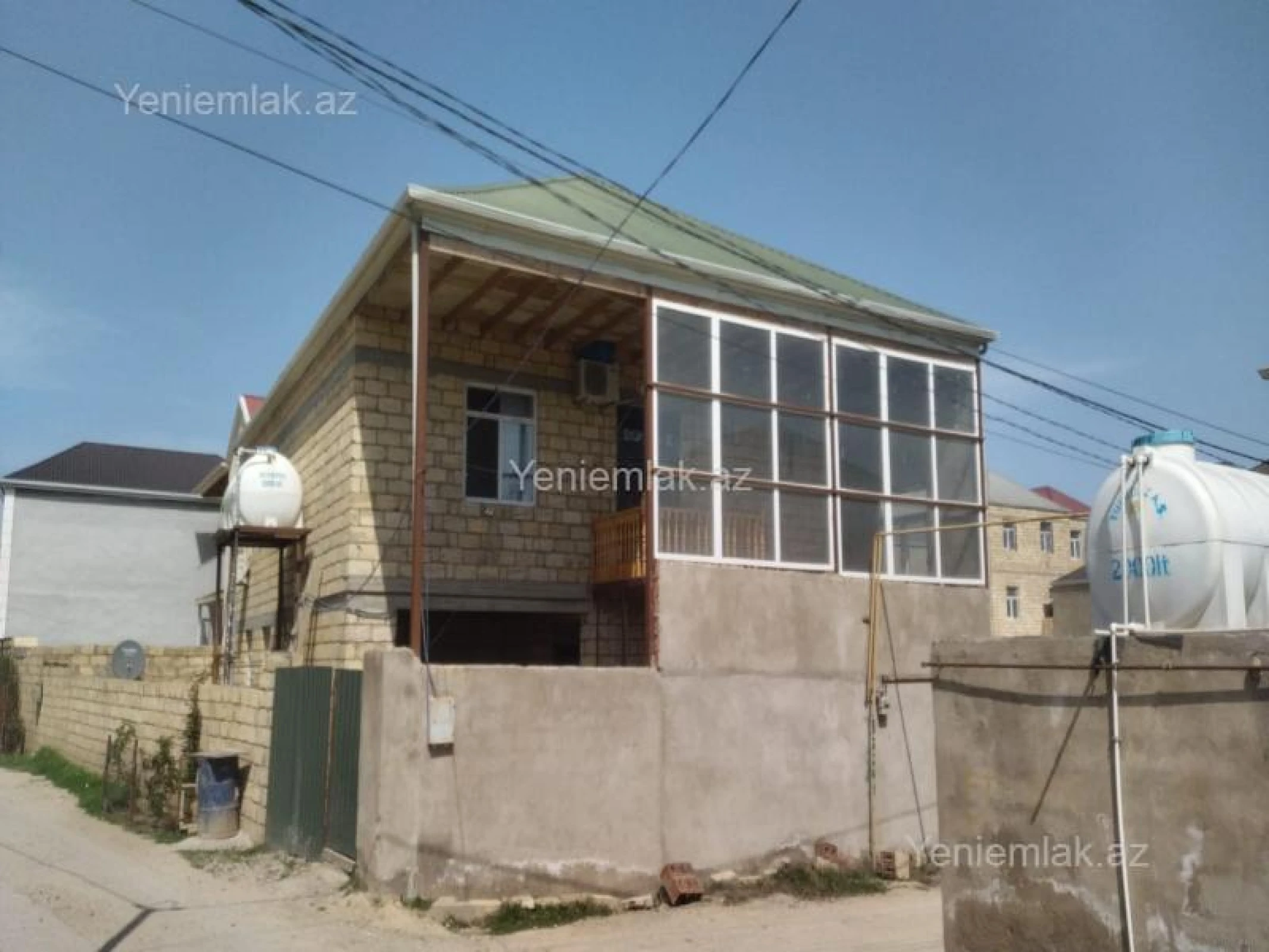 Satılır 8 otaqlı həyət evi 225 m²