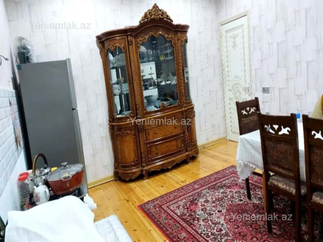 Satılır 8 otaqlı həyət evi 225 m²
