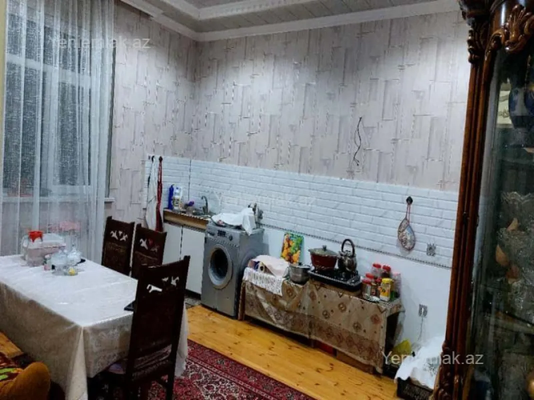 Satılır 8 otaqlı həyət evi 225 m²