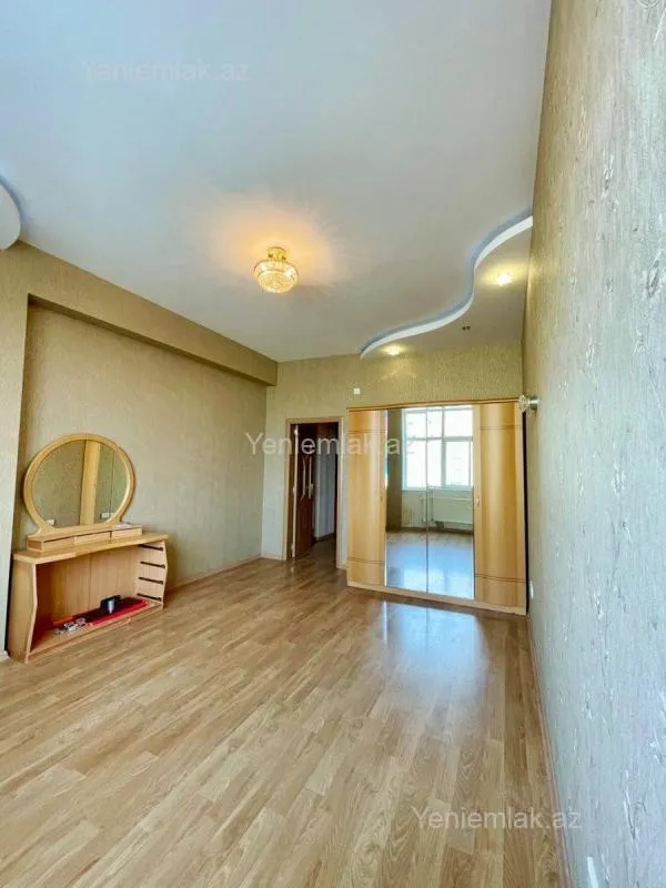 Satılır 3 otaqlı yeni tikili 110 m²