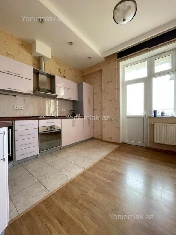 Satılır 3 otaqlı yeni tikili 110 m²