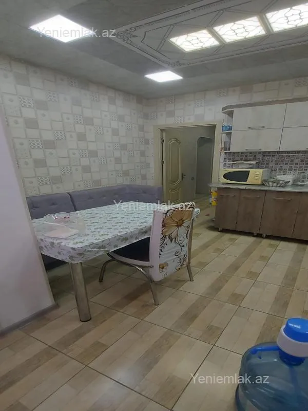 Satılır 4 otaqlı köhnə tikili 110 m²