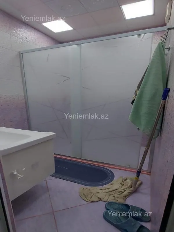 Satılır 4 otaqlı köhnə tikili 110 m²