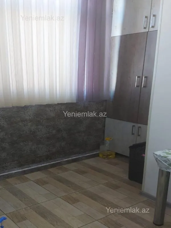 Satılır 4 otaqlı köhnə tikili 110 m²