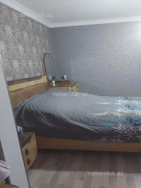 Satılır 4 otaqlı köhnə tikili 110 m²