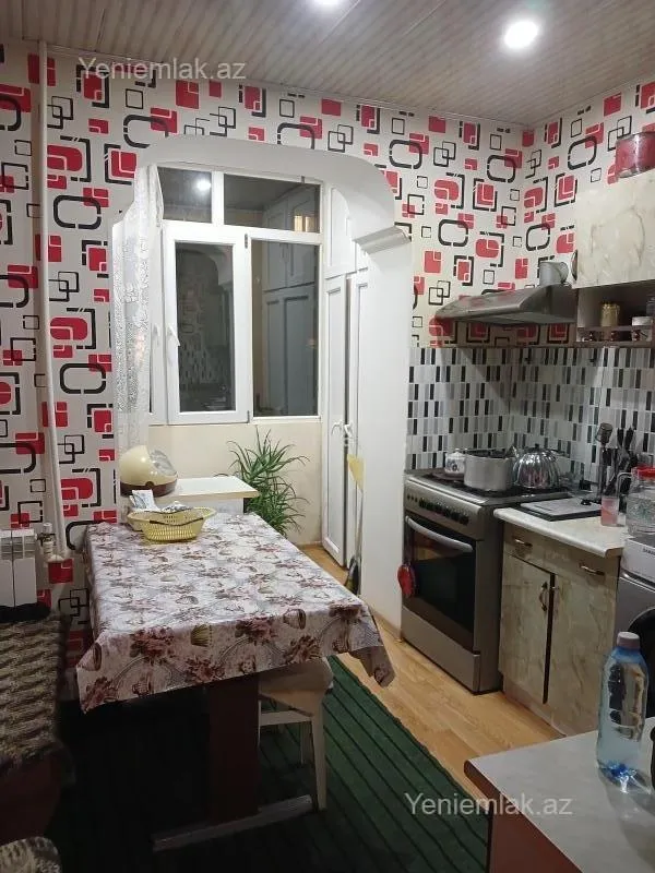 Satılır 3 otaqlı köhnə tikili 80 m²