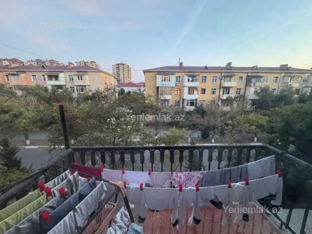 Satılır 2 otaqlı köhnə tikili 52 m²