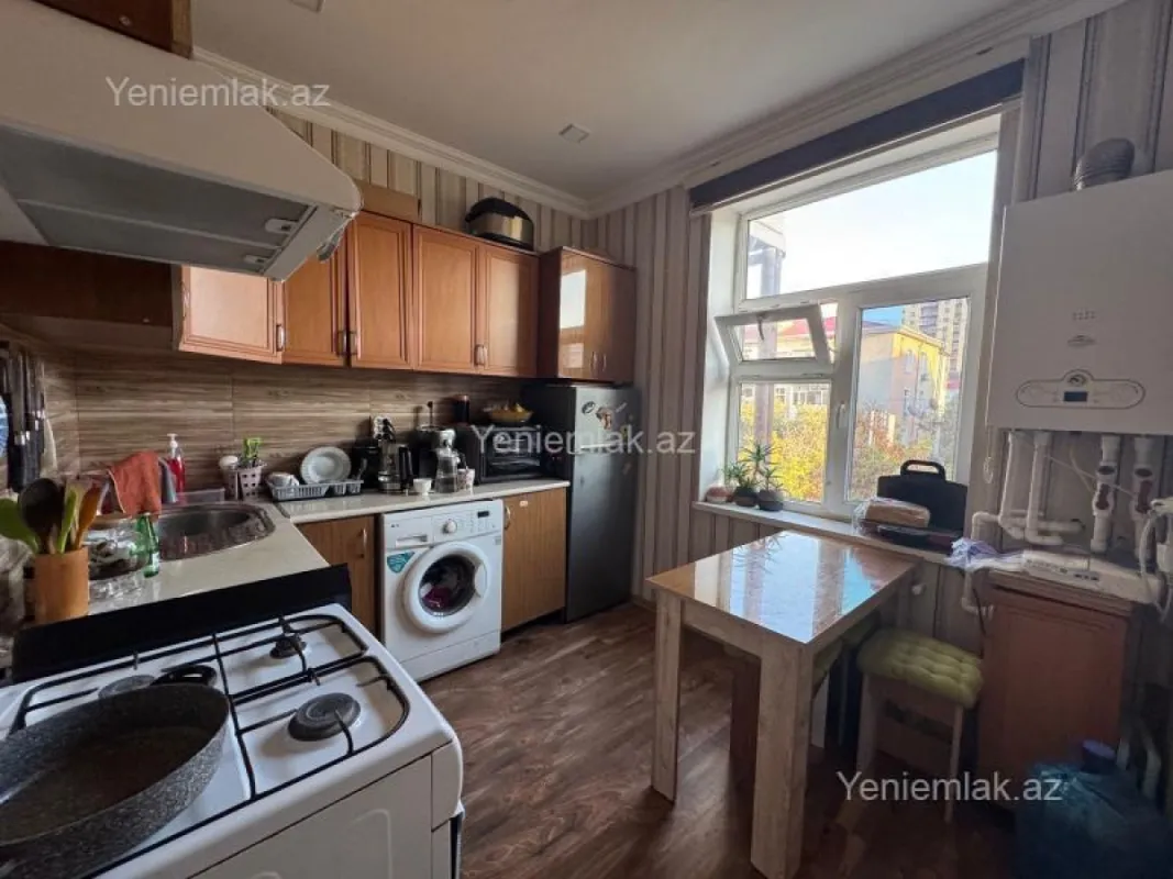 Satılır 2 otaqlı köhnə tikili 52 m²