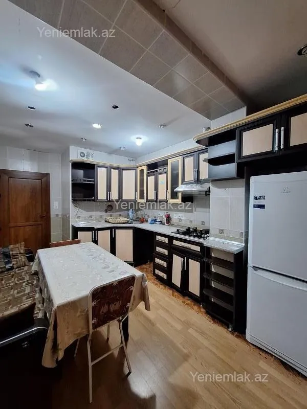 Satılır 5 otaqlı köhnə tikili 120 m²