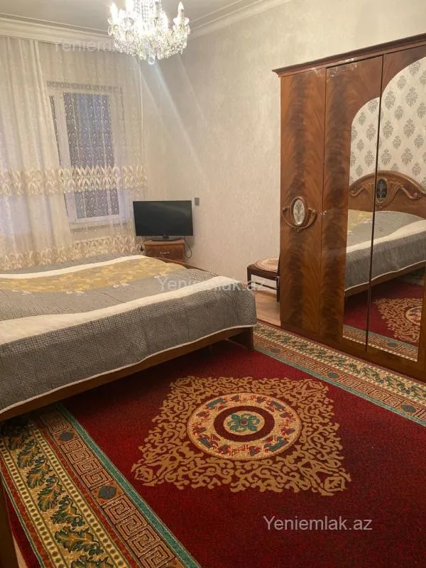 Satılır 4 otaqlı köhnə tikili 100 m²