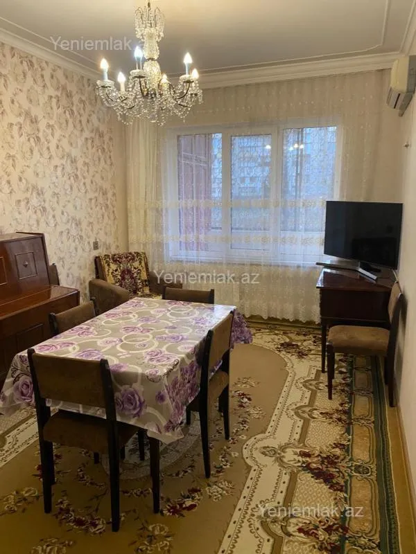 Satılır 4 otaqlı köhnə tikili 100 m²