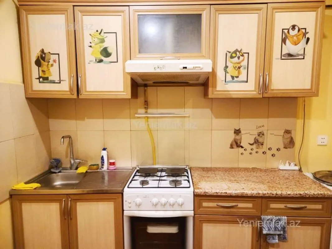 Satılır 4 otaqlı köhnə tikili 100 m²