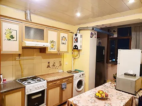 Satılır 4 otaqlı köhnə tikili 100 m²