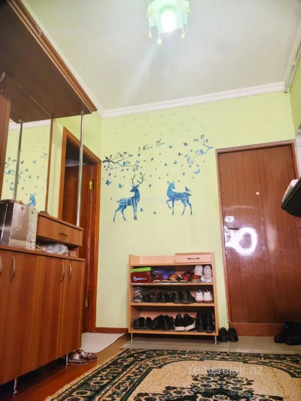 Satılır 4 otaqlı köhnə tikili 100 m²