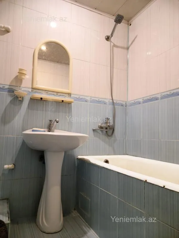 Satılır 4 otaqlı köhnə tikili 100 m²