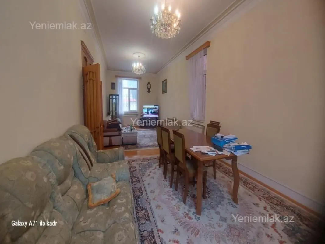 Satılır 7 otaqlı həyət evi 350 m²