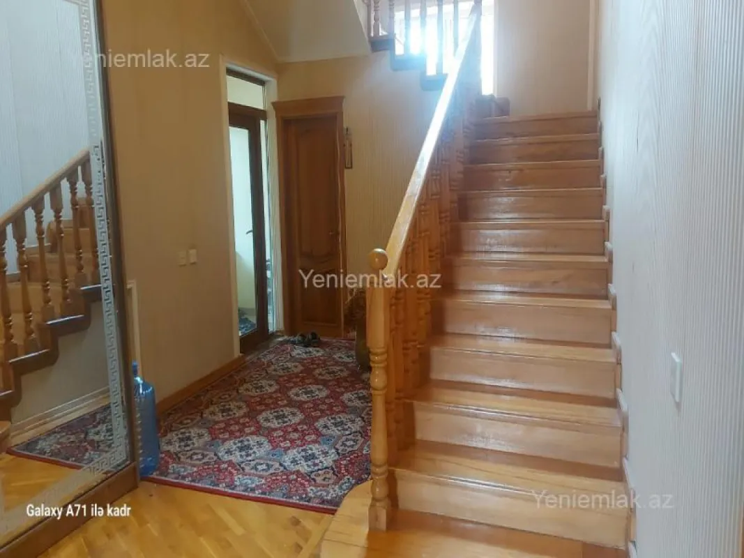 Satılır 7 otaqlı həyət evi 350 m²
