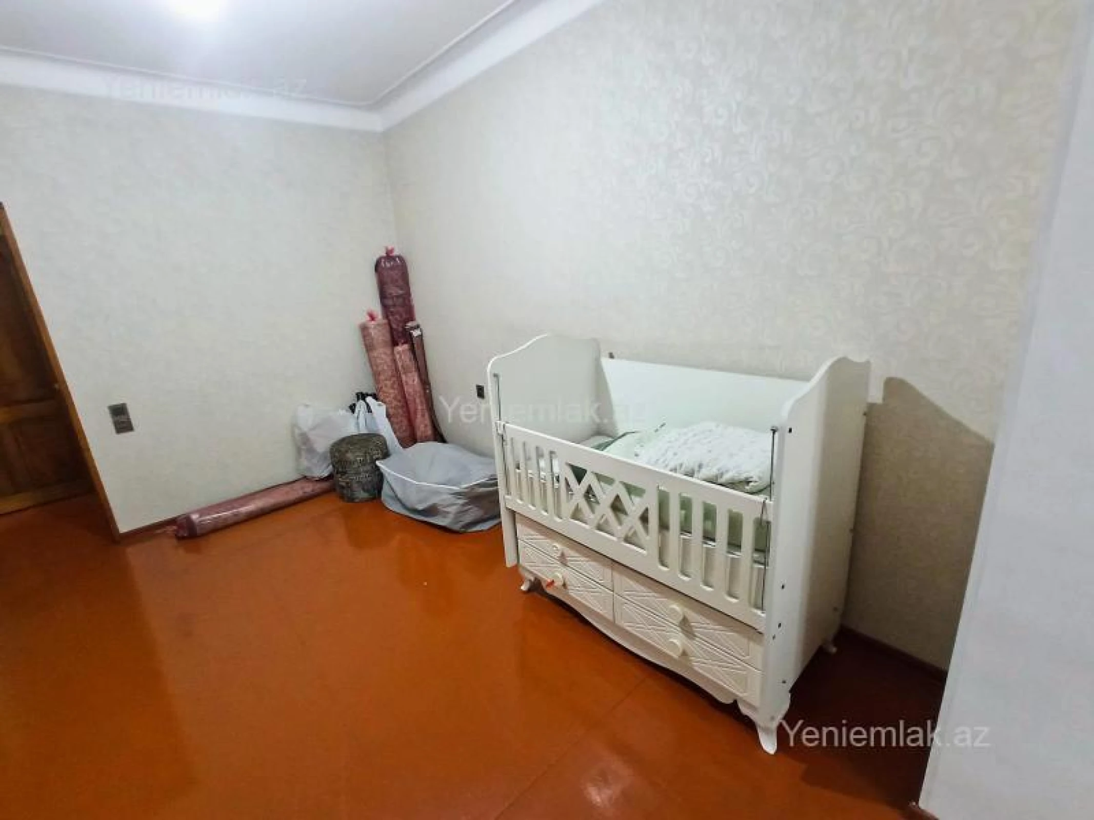 Satılır 2 otaqlı köhnə tikili 65 m²
